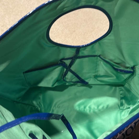 Trina Turk porthole beach bag - Picture 5 of 5